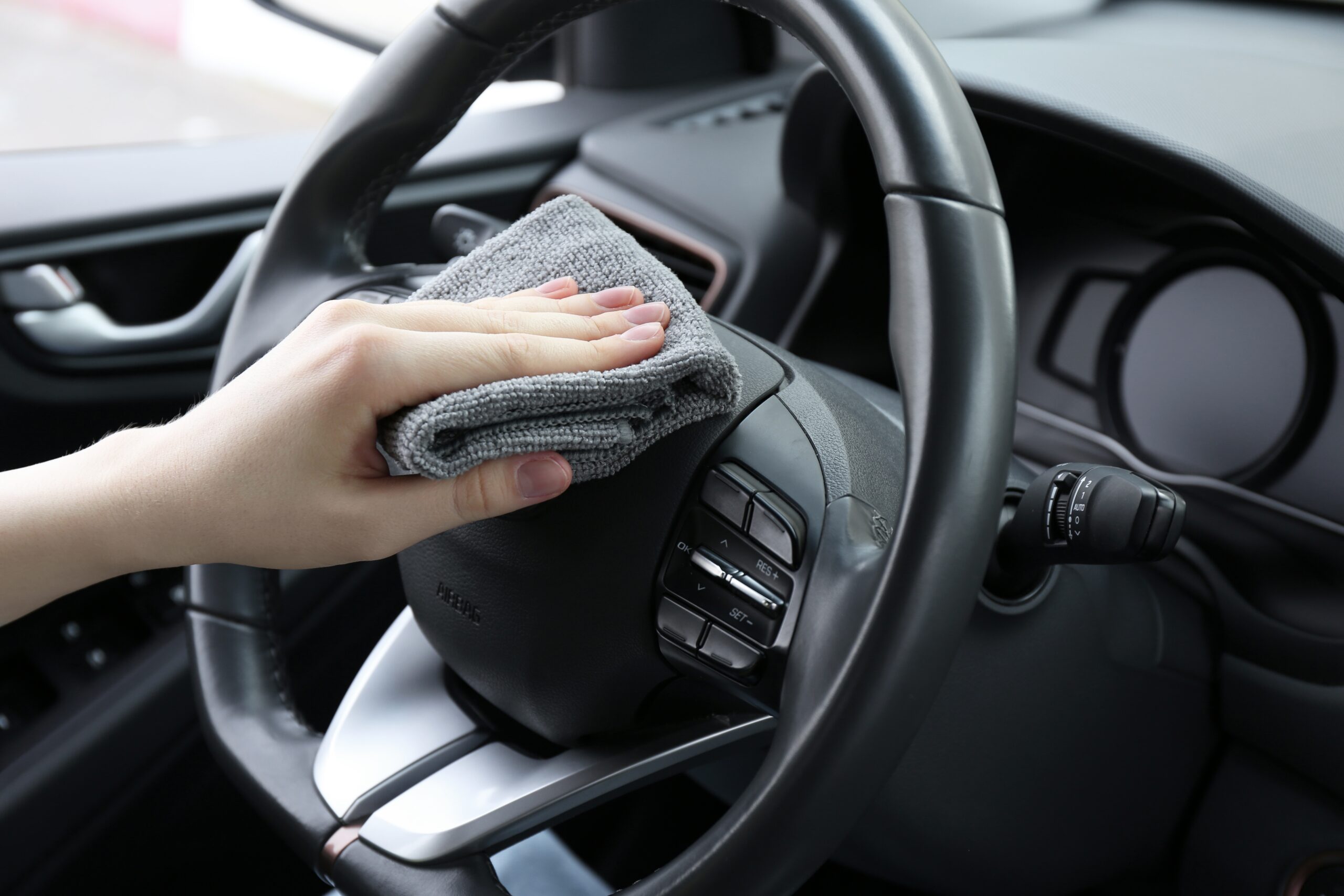 Microfibre vs. Cotton: Why Microfibre Drying Towels are the Best for Your Car’s Paintwork